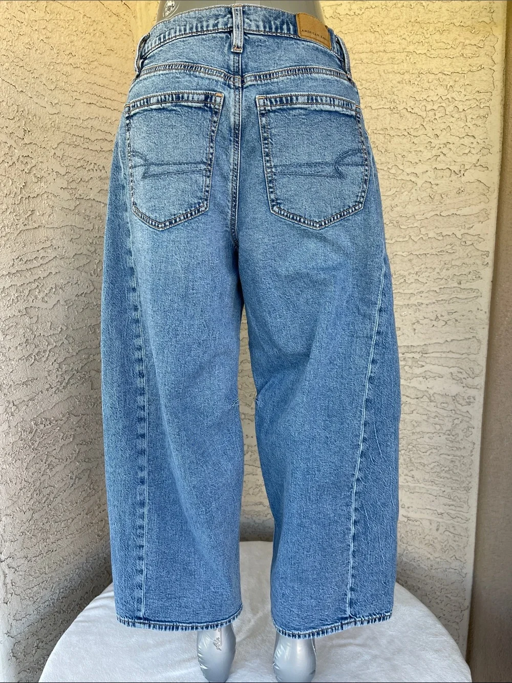 American Eagle Dreamy Drape Barrel leg 4 short - Picture 2 of 9